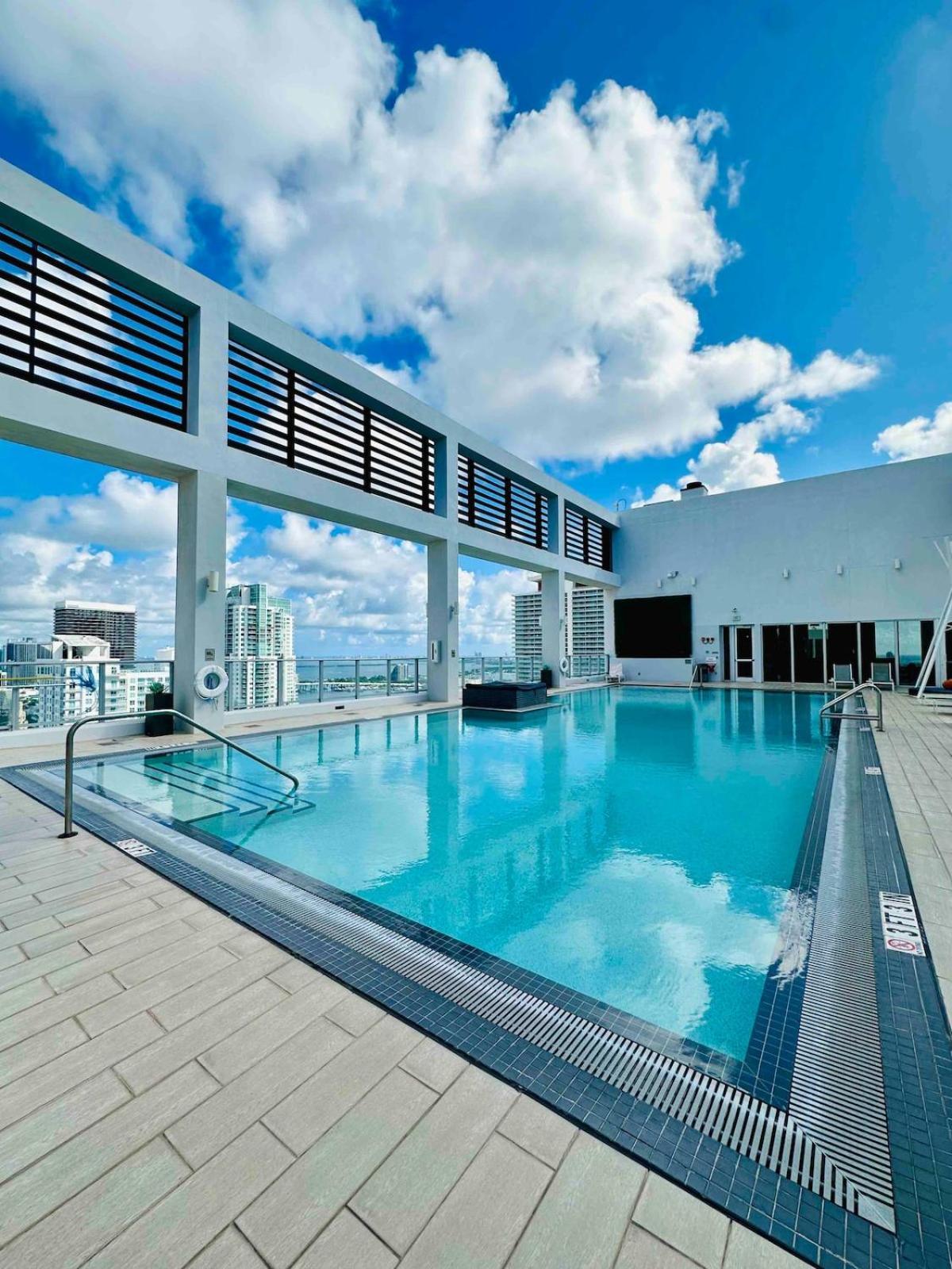Pop Art Sunlit Prime Pool Free Parking Appartamento *